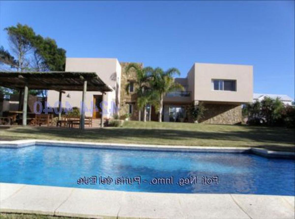 3 bedrooms House in Maldonado, Uruguay No. 1795