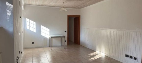Apartamento de 2 dormitorios en Seriate, Italy No. 380838 3