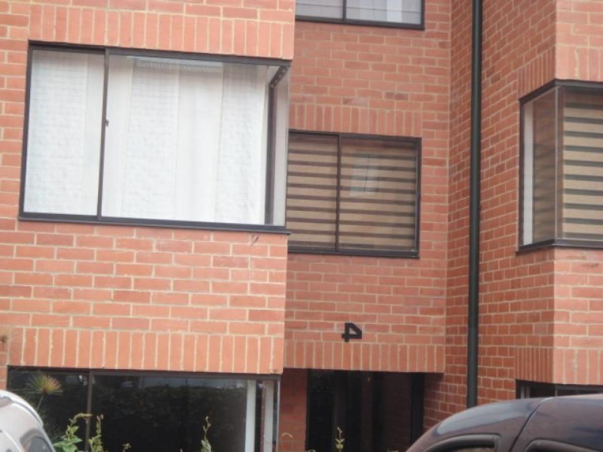 Casa de 3 dormitorios en Bogotá, Colombia No. 11208