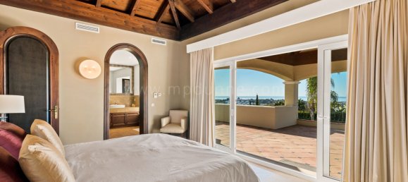 5 bedrooms Villa in Malaga, Spain No. 89184 2