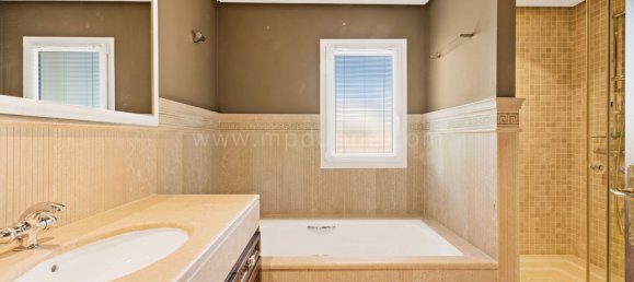 5 bedrooms Villa in Malaga, Spain No. 89184 22