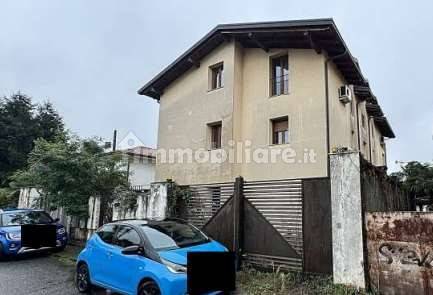 Edificio de 5 habitaciónes en Gallarate, Italy No. 184467