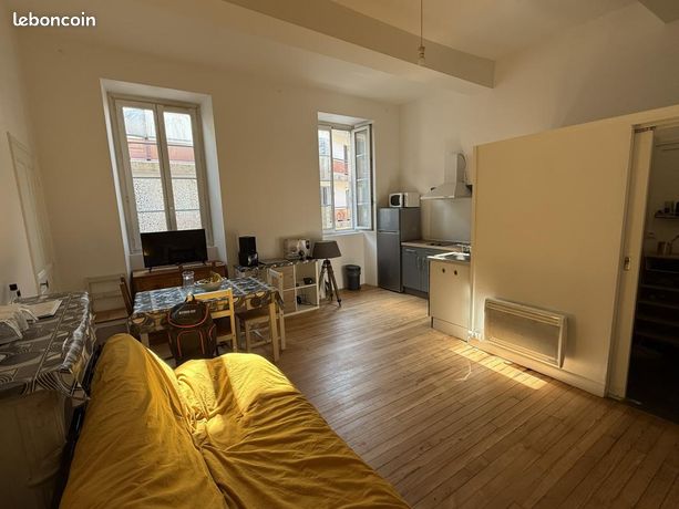 Estudio en Auch, France No. 300786