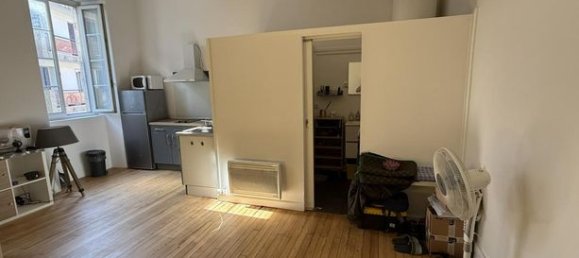 Estudio en Auch, France No. 300786 3