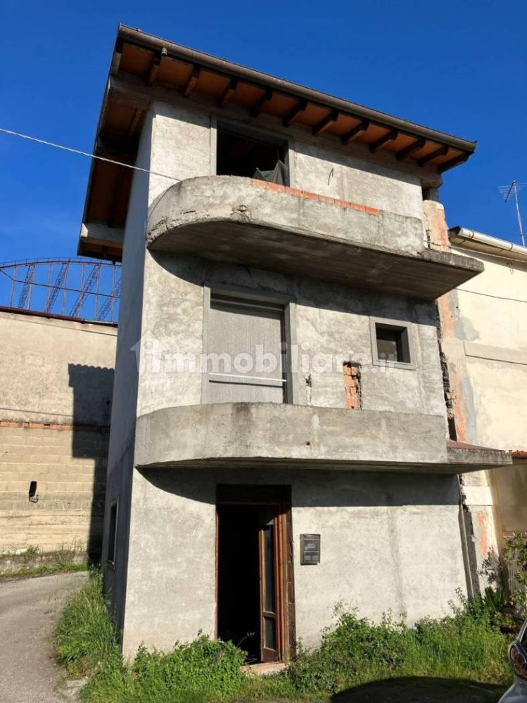Casa de 3 divisões em Massa, Italy N.º 81263
