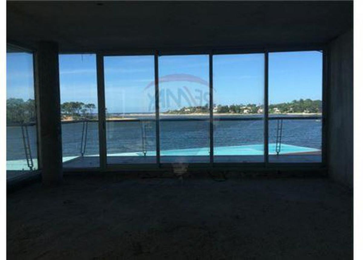 4 bedrooms Apartment in Maldonado, Uruguay No. 8297