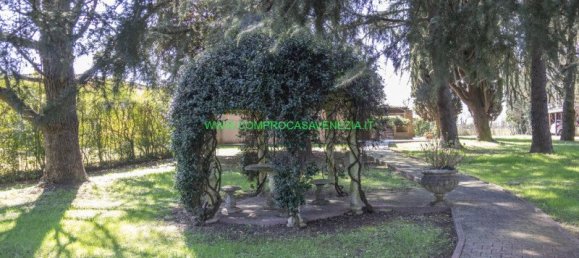 3 bedrooms House in Venice, Italy No. 124978 3