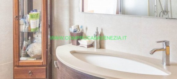 3 bedrooms House in Venice, Italy No. 124978 30