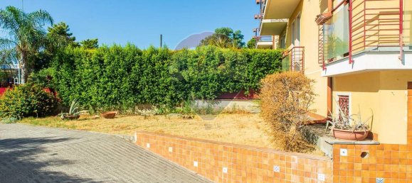 3 bedrooms Villa in Catania, Italy No. 328939 4