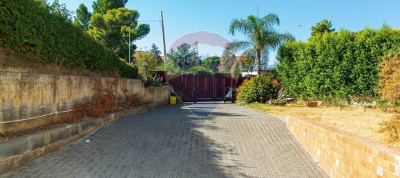 3 bedrooms Villa in Catania, Italy No. 328939 3