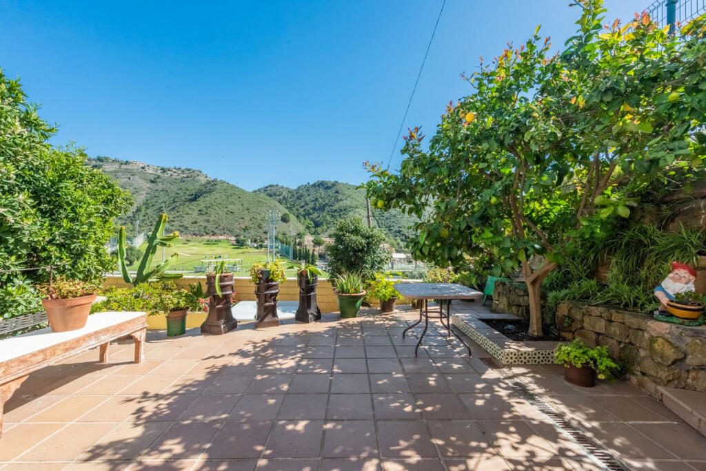 3 bedrooms Apartment in Benahavis, Spain No. 185365