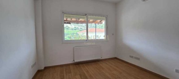 4 bedrooms Commercial property in Agios Tychonas, Cyprus No. 20793 11