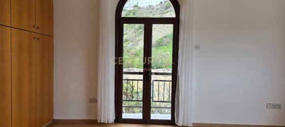 4 bedrooms Commercial property in Agios Tychonas, Cyprus No. 20793 7