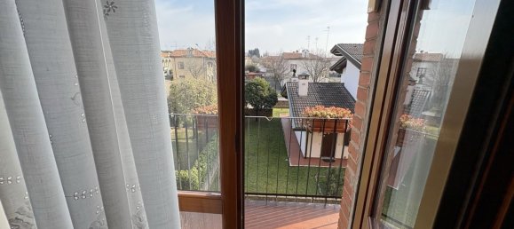 6-salle Appartement à Udine, Italy No. 179985 8