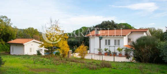 3 bedrooms Villa in Castiglione della Pescaia, Italy No. 232105 3