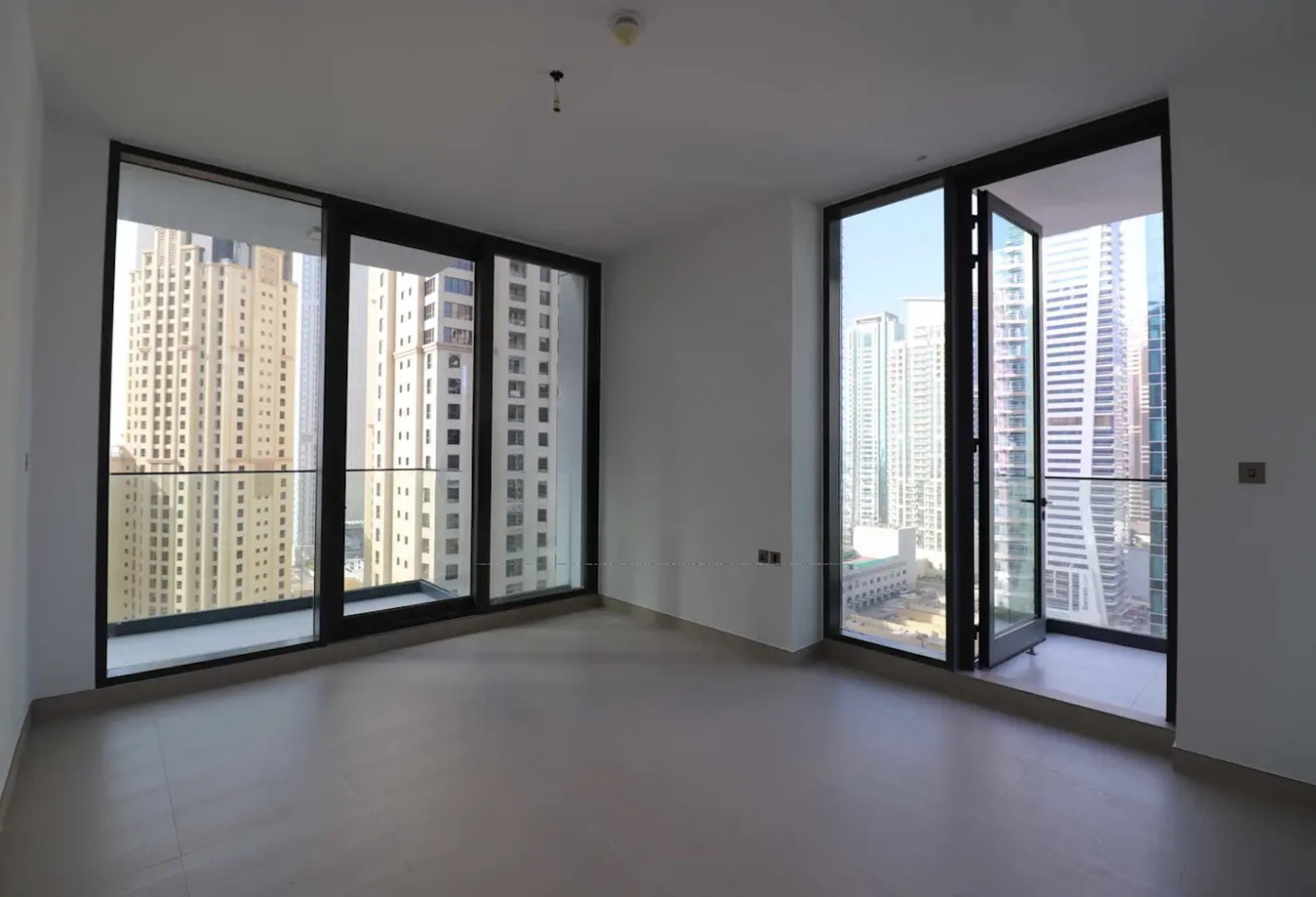 Apartamento T1 em Dubai, UAE N.º 21496