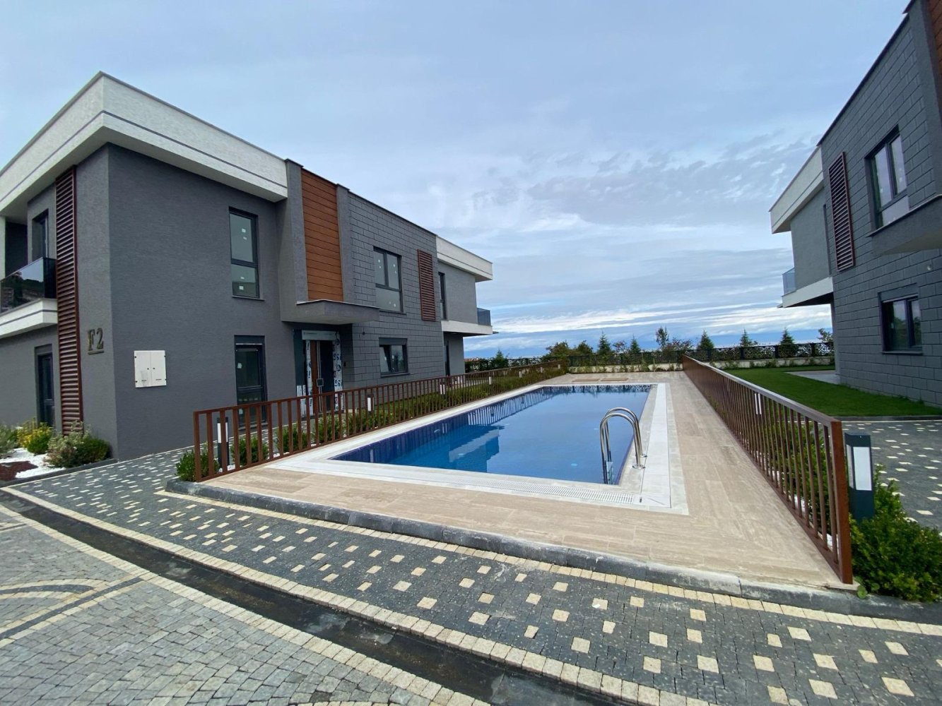 Villa 4+1 in Besikduzu, Turkey No. 20582