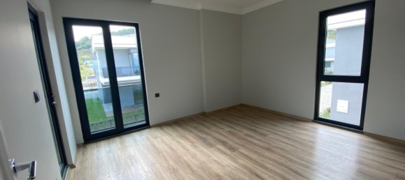 Villa 4+1 in Besikduzu, Turkey No. 20582 11