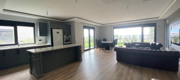 Villa 4+1 in Besikduzu, Turkey No. 20582 20