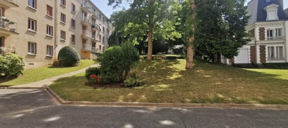 Garage in Creteil, France, Nr. 350289 3