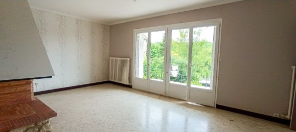 Villa de 2 dormitorios en Chateau-Thierry, France No. 270516 3