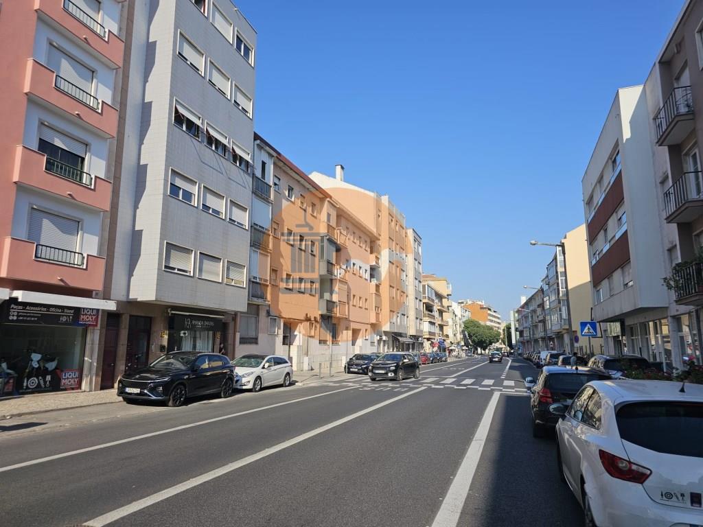 Квартира с 3 спальнями в Лиссабон, Португалия № 217820