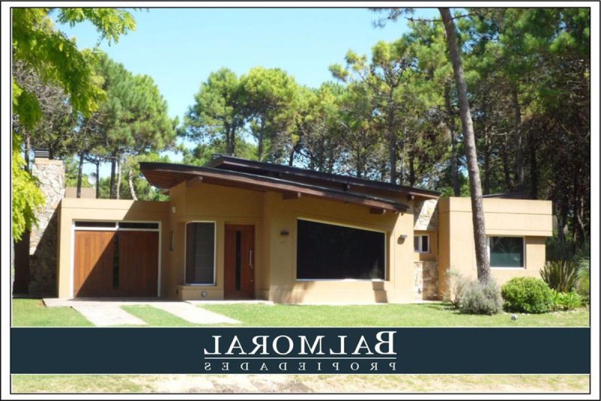 3 bedrooms House in Mar del Plata, Argentina No. 92719