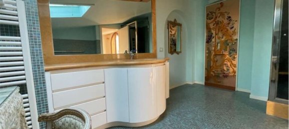 4 bedrooms Penthouse in Modena, Italy No. 20788 14