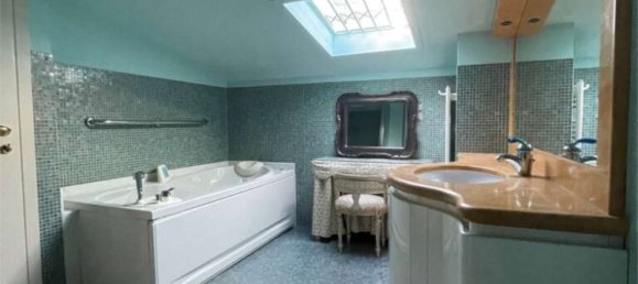 4 bedrooms Penthouse in Modena, Italy No. 20788 18