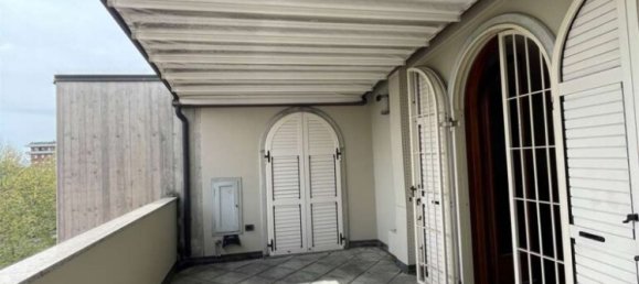 4 bedrooms Penthouse in Modena, Italy No. 20788 2