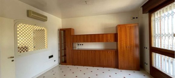 4 bedrooms Penthouse in Modena, Italy No. 20788 16