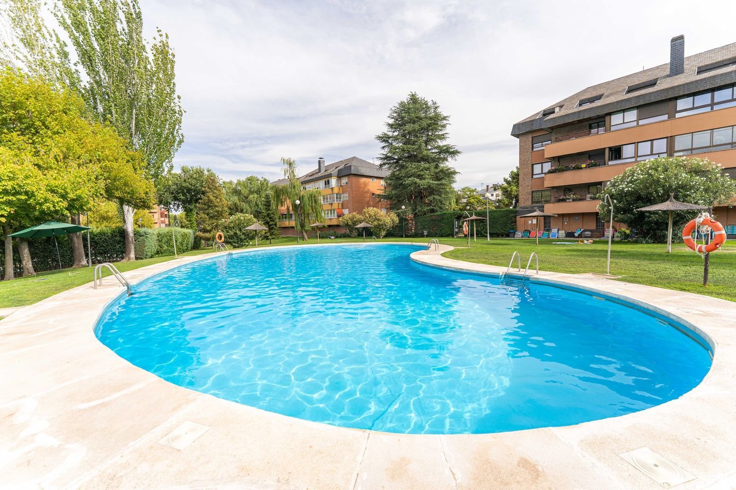 3 bedrooms Apartment in Majadahonda, Spain No. 204670