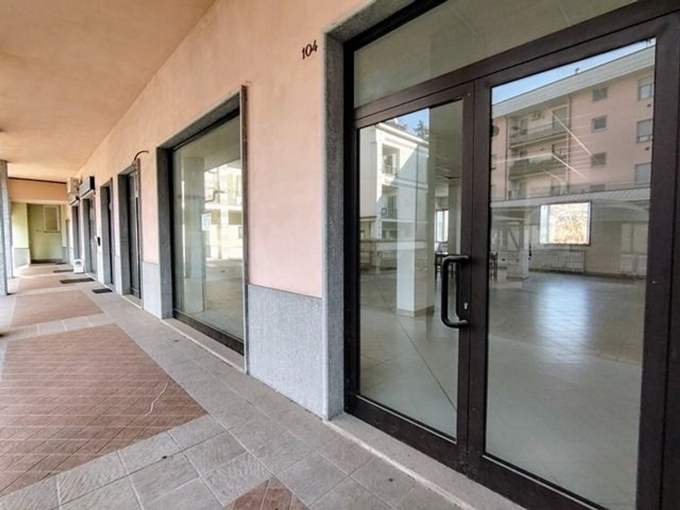 111m² Commercial property in Serravalle Scrivia, Italy No. 118861