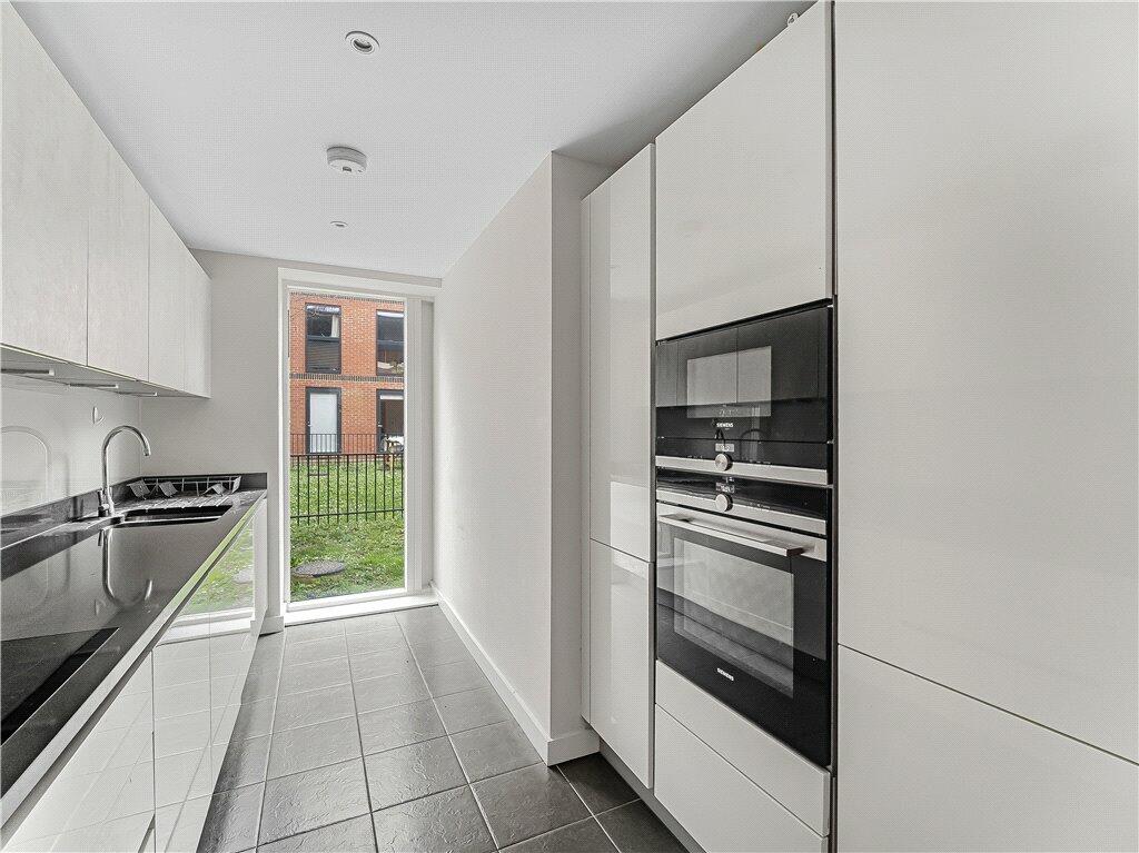 3 Schlafzimmer Haus in London, United Kingdom, Nr. 8733