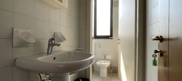 70m² Office in Nonantola, Italy No. 169064 12