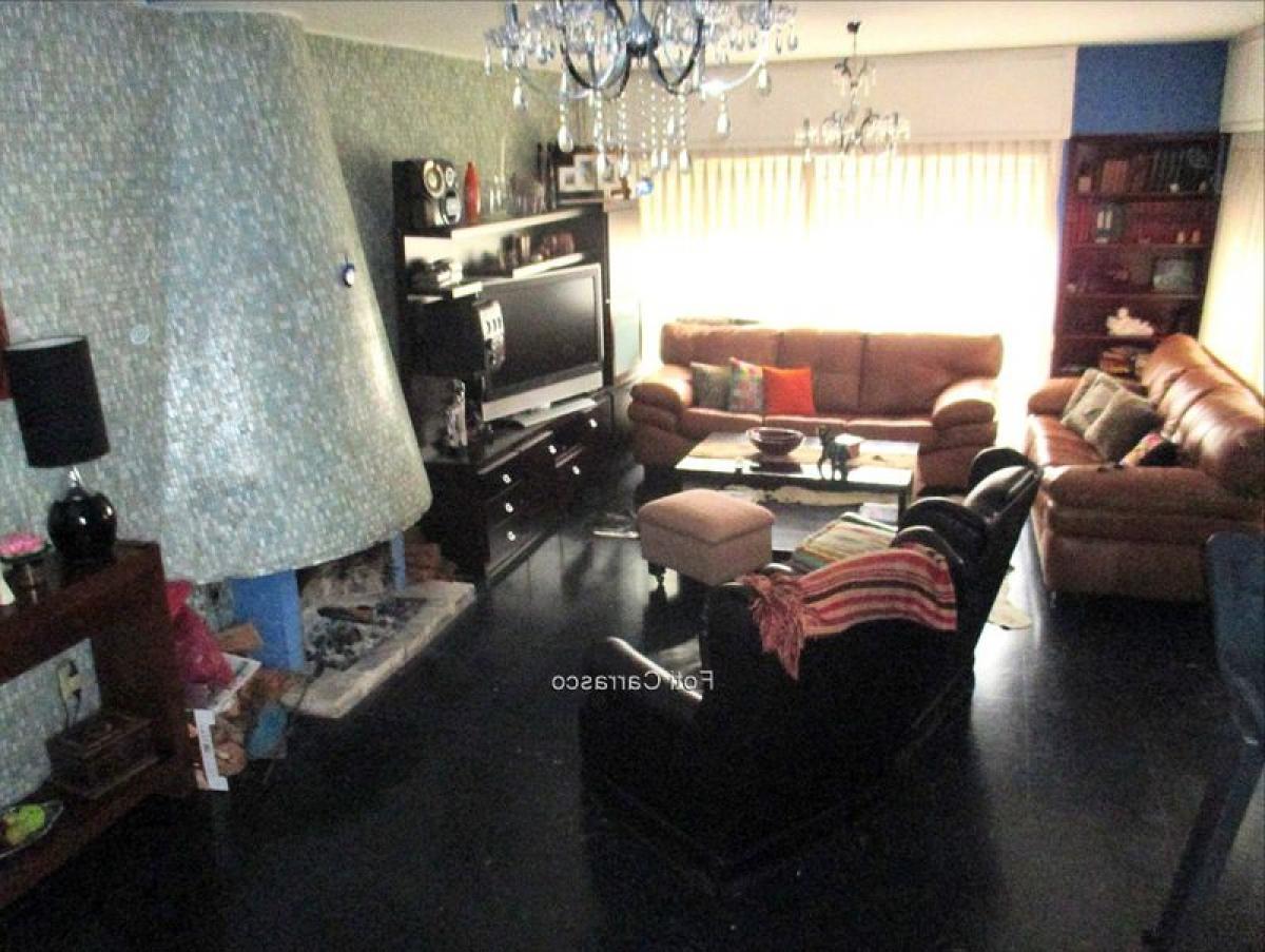 3 bedrooms House in Montevideo, Uruguay No. 10698