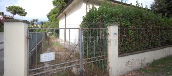 3 bedrooms House in Pietrasanta, Italy No. 290722 16