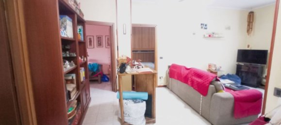 3 rooms Apartment in Novara, Italy No. 149610 2