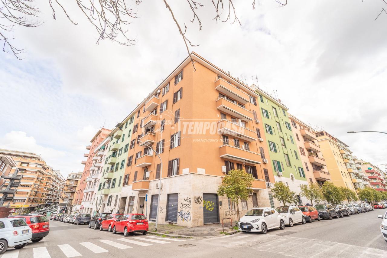 Apartamento de 2 habitaciónes en Rome, Italy No. 36715