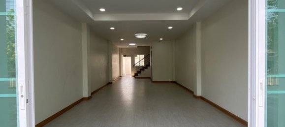 2 bedrooms Commercial property in Chiang Mai, Thailand No. 27043 2