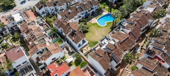 3 bedrooms Townhouse in Estepona, Spain No. 135807 24
