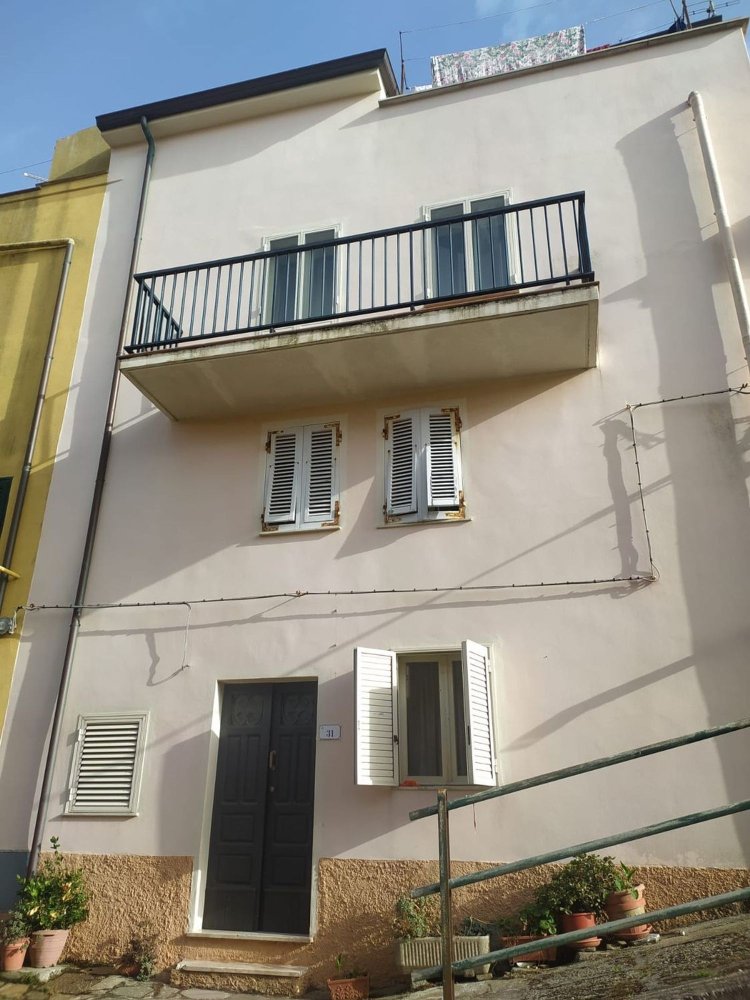 8-Zimmer Haus in Villanova Monteleone, Italy, Nr. 255895