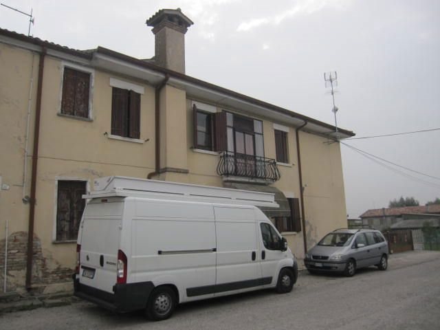 3 bedrooms House in Adria, Italy No. 222862
