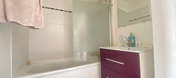 2 Schlafzimmer Wohnung in Bobigny, France, Nr. 180194 2