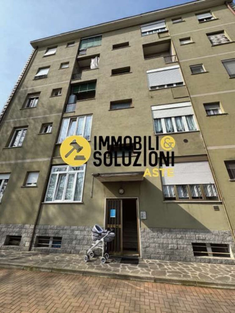 3 rooms Apartment in Cormano, Italy No. 215851