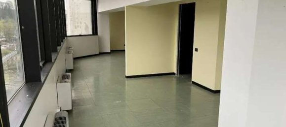 215m² Office in Como, Italy No. 186991 2