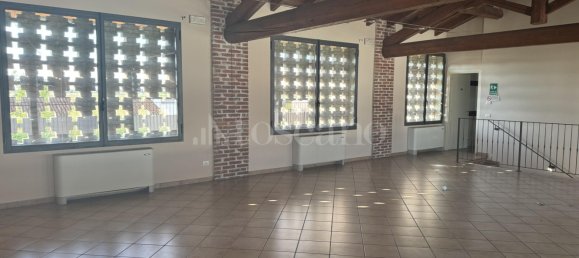 Propiedad comercial de 10 habitaciónes en Livraga, Italy No. 373104 3