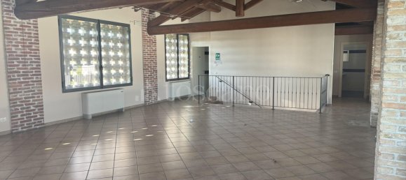 Propiedad comercial de 10 habitaciónes en Livraga, Italy No. 373104 17