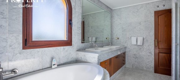 5 bedrooms House in Adeje, Spain No. 27345 46