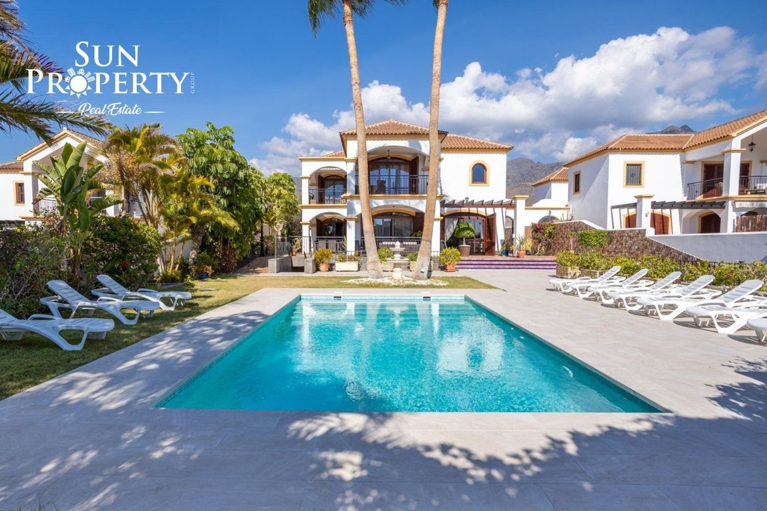 5 bedrooms House in Adeje, Spain No. 27345